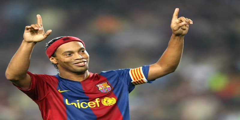 Vì sao Ronaldinho luôn là cái tên được giới chuyên môn kính nể